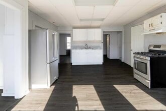 Building Photo - 30 Chestnut St