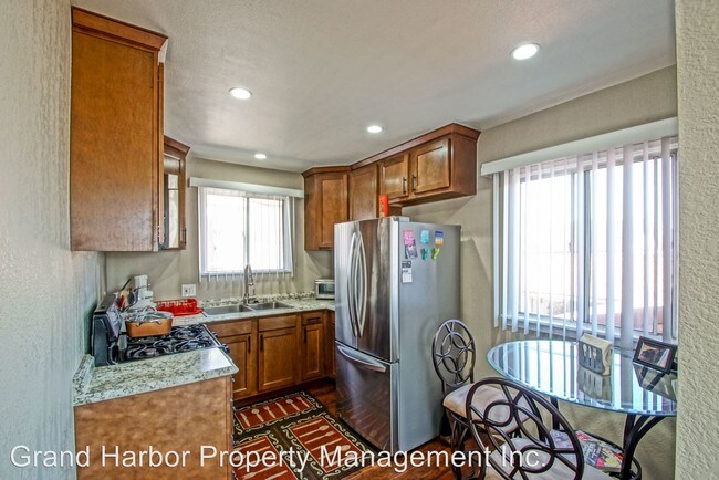 Foto del edificio - 1138 W 164th St