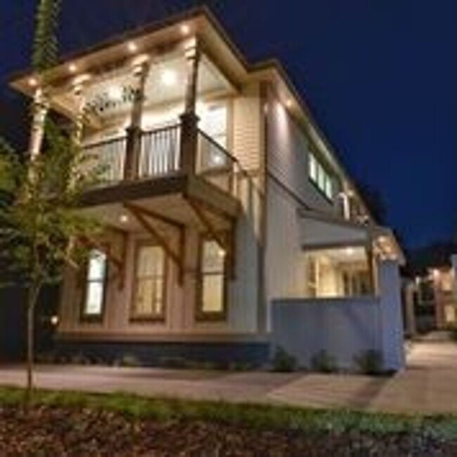 Foto del edificio - Rosemary Square - Lovely 3 Bedroom, 3 Bath...