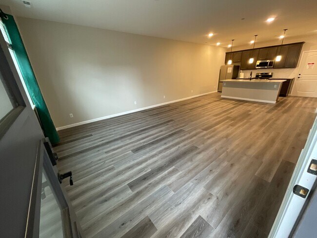 Building Photo - 2 Bedroom Townhome Available Near Voyager ...