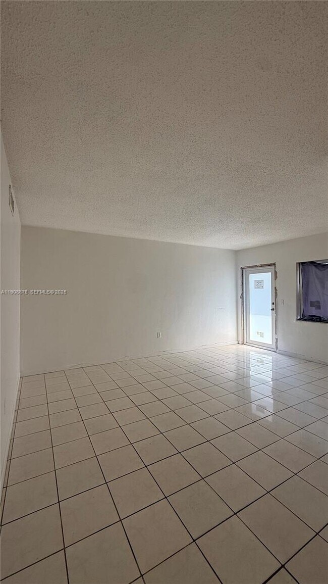 Foto del edificio - 7271 Gary Ave