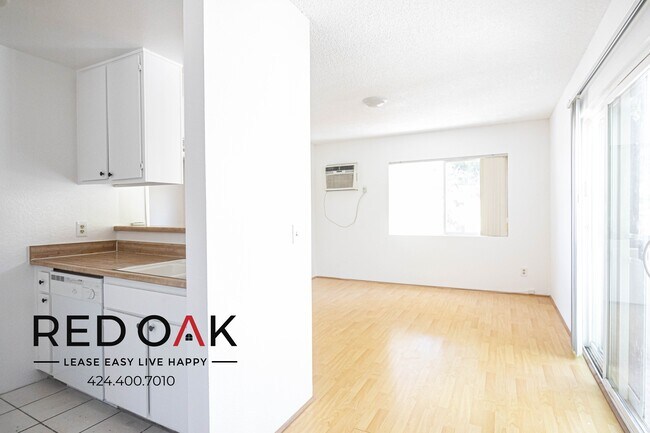 Foto del edificio - One of a Kind Bright and Spacious One Bedr...
