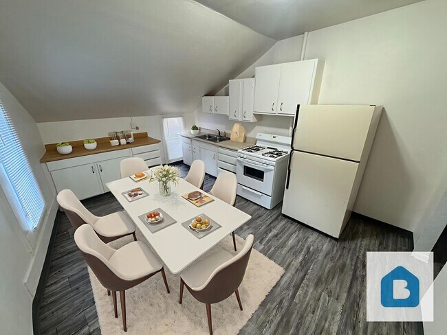 Foto del edificio - 14 1/2 Ruxton Ave.-3