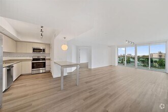 Building Photo - 1500 Bay Rd