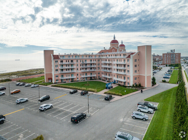 Building Photo - Lido Beach Towers