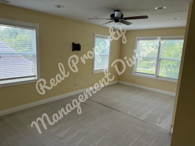 Building Photo - Spacious 3-Bed, 2-Bath Home with Fenced Yard in a Quiet Neighborhood