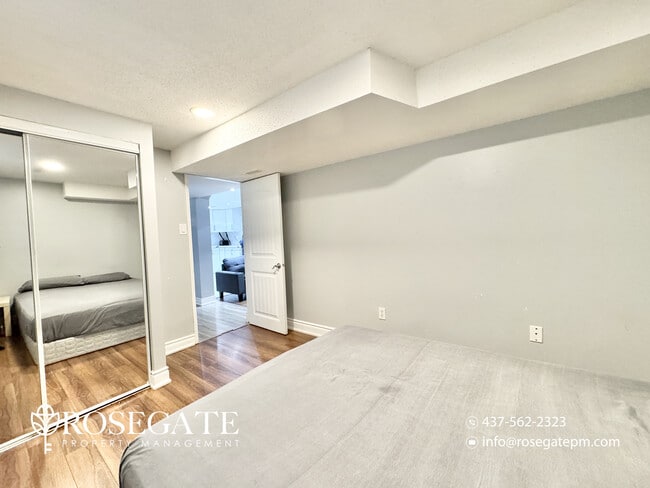 Photo du bâtiment - Spacious 2-Bedroom Basement Apartment with Backyard & 2 Parking Spaces in Ajax