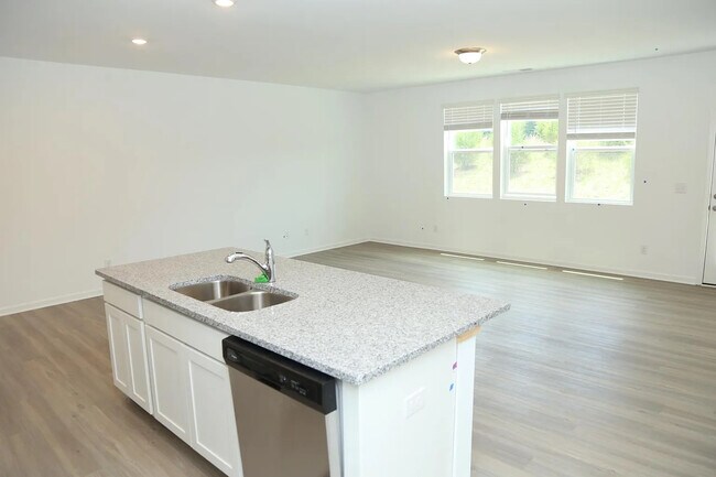 Foto del edificio - Room in Townhome on Thornton Dr