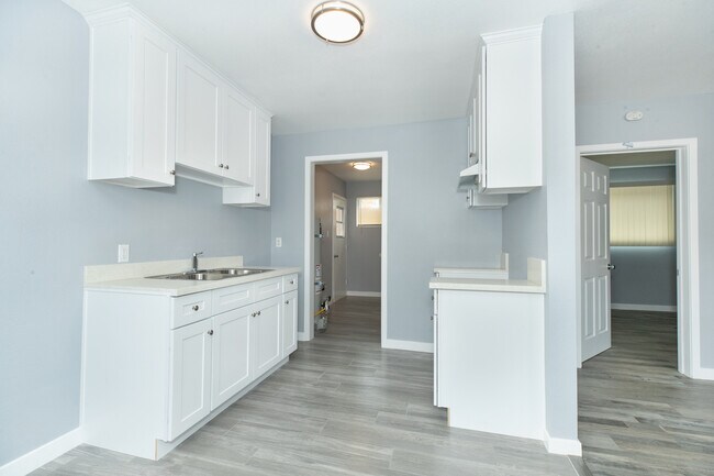 Building Photo - 1300 W 134th St