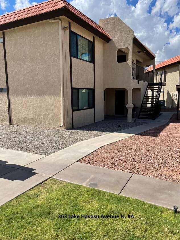 Foto principal - Move in ready! Just steps away from the sp...