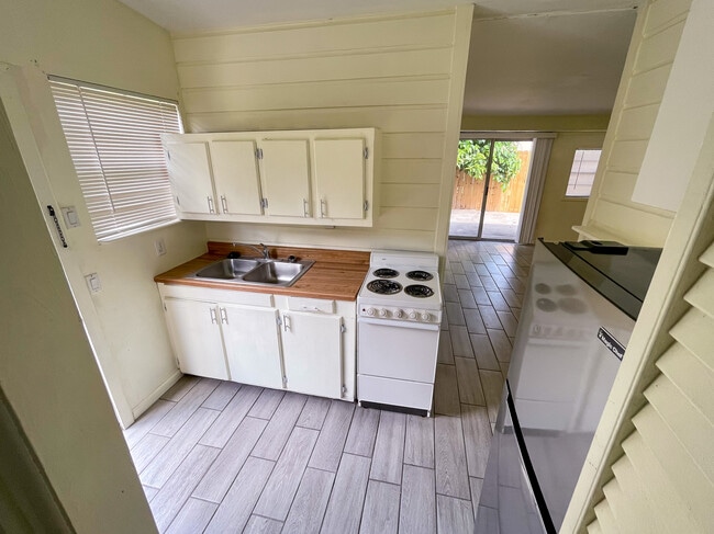 Building Photo - 345 Staunton St