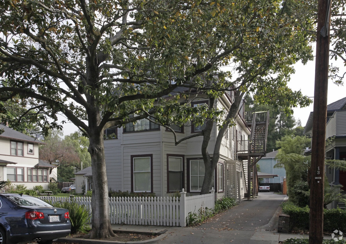 Foto del edificio - 147-159 Emerson St