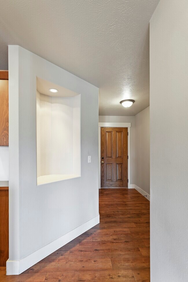 Building Photo - 153 S Alki Ln