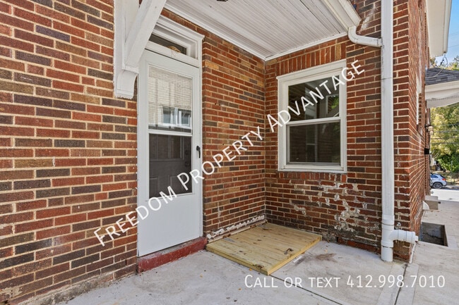 Building Photo - 749 Shady Dr E