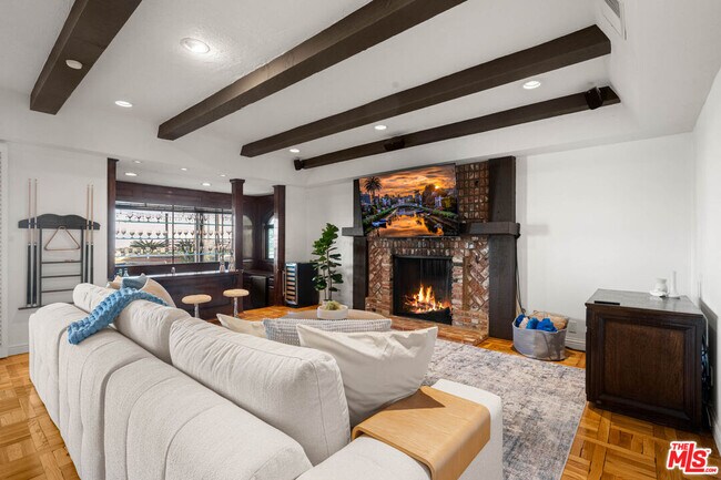 Building Photo - 3722 Alonzo Ave