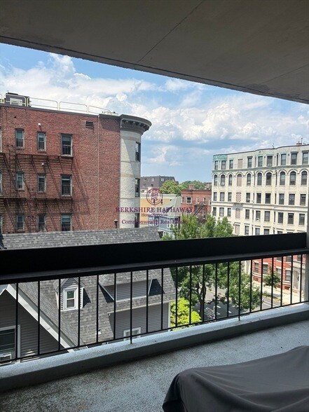 Foto del edificio - 872 Massachusetts Ave