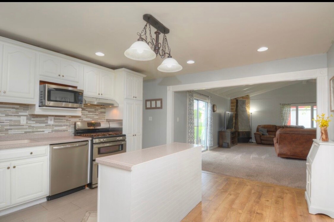 Foto del edificio - 27 Hawthorne Ln