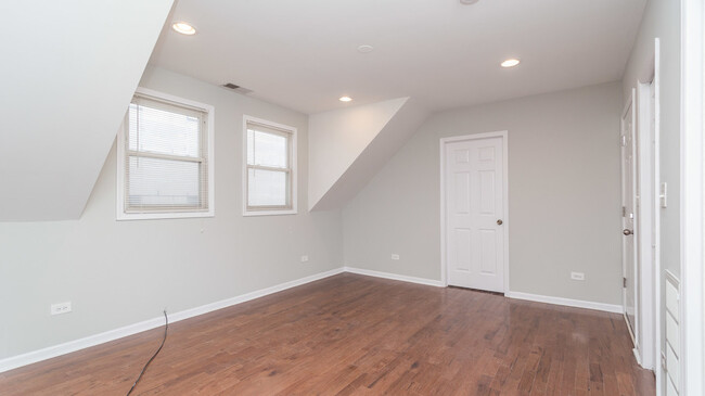 Building Photo - 2626 W Armitage Ave