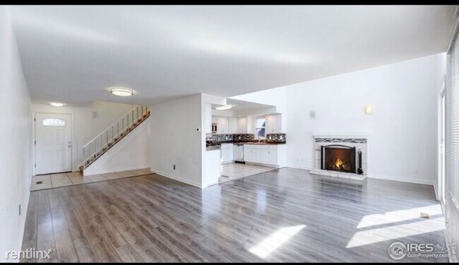 Foto del edificio - 4 br, 4 bath Townhome - 2814 S Kenton Ct