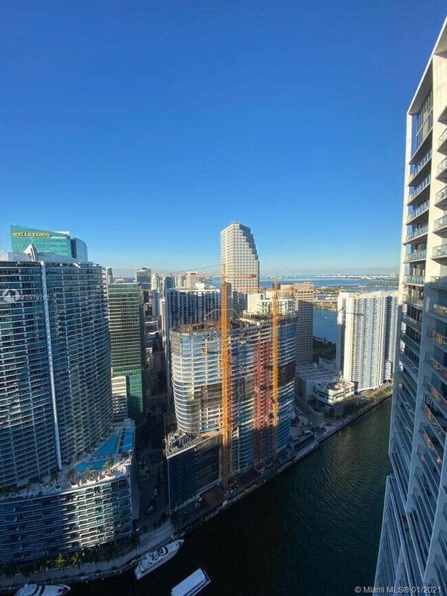 Building Photo - 475 Brickell Ave