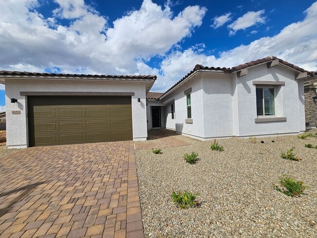 Building Photo - BEAUTIFUL NEW HOME 5 BEDROOMS 3 BATHS!