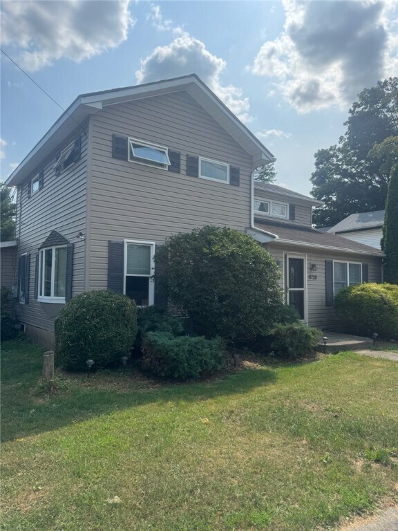 Foto principal - 8720 E Main St