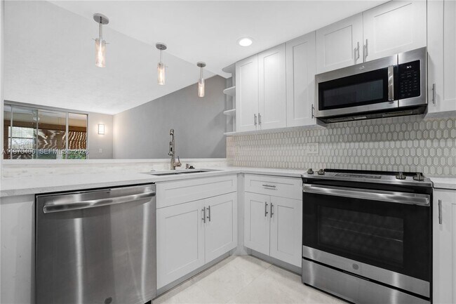 Foto del edificio - 7100 NW 17th St