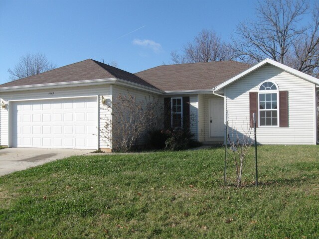 Foto principal - 3 Bedrooms, 2 Bathrooms, 2 Car Garage Clos...