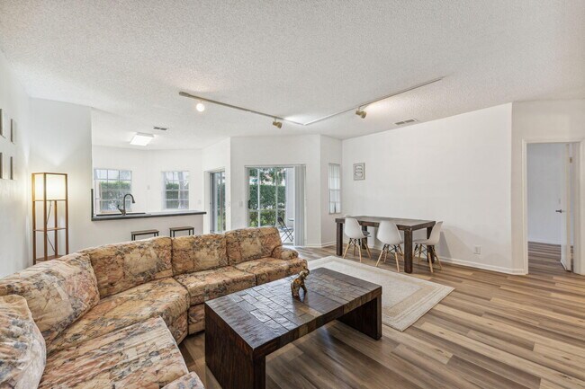 Building Photo - 6595 Via Regina
