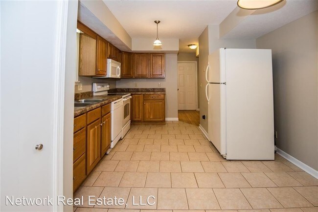 Building Photo - 2019 Pleasant View Dr