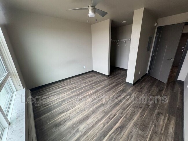 Foto del edificio - 226 E Greenfield Ln