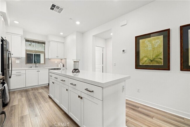 Foto del edificio - 192 Juniper Dr