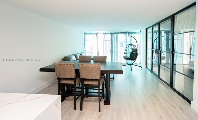 Building Photo - 18081 Biscayne Blvd