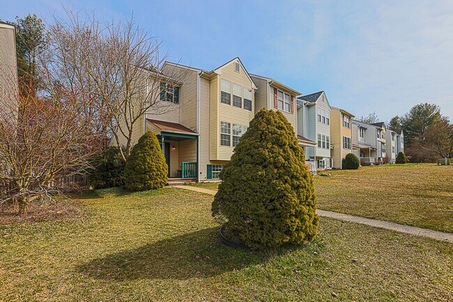 Building Photo - 619 Lochern Terrace