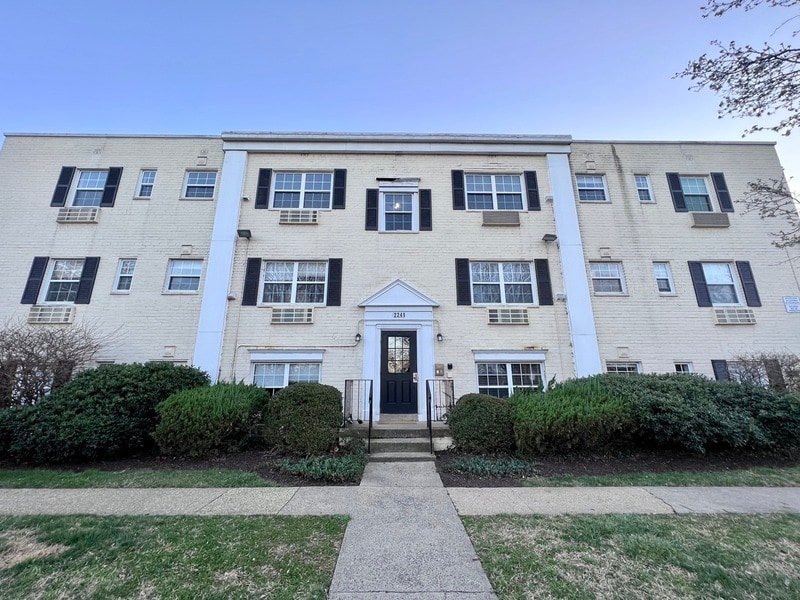 Primary Photo - 2241 Farrington Ave