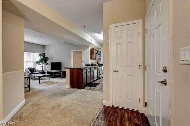 Building Photo - 7955 W Badura Ave
