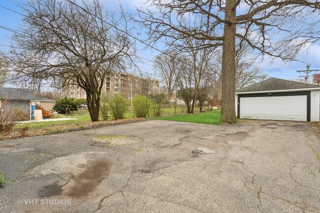 Building Photo - 1131 Curtiss St