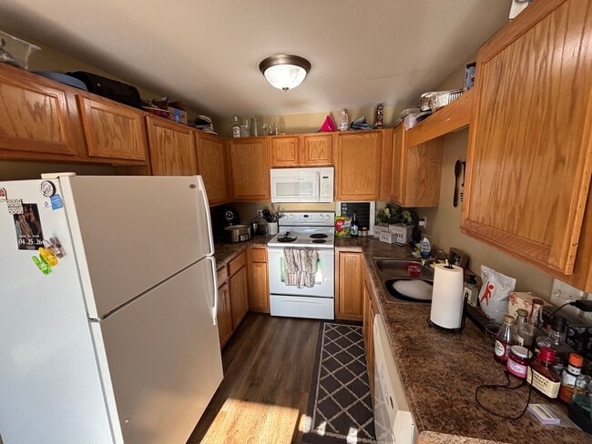 Foto del edificio - Pre Leasing for 2026-2027 School Year!