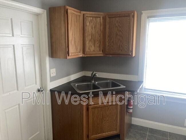 Foto del edificio - 1530 Quarry Ave NW