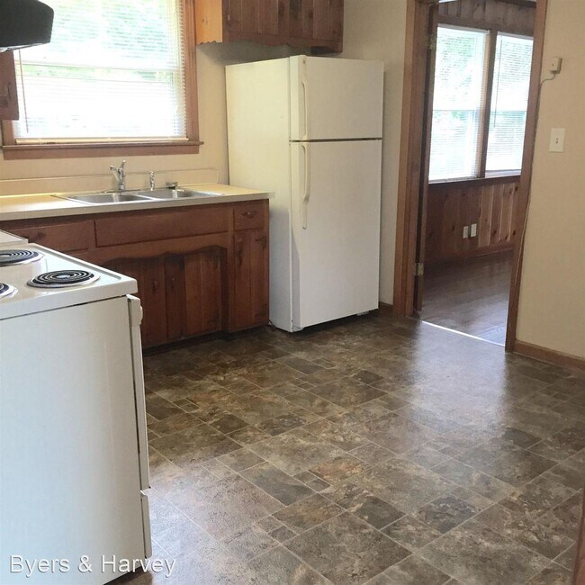 Building Photo - 3 br, 1.5 bath House - 2126 Memorial Drive