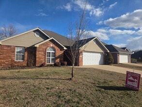 Building Photo - 5115 S 60th Pl