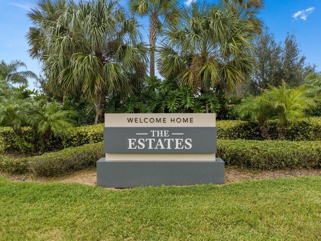 Photo - Large Beautiful Legacy Park Villa: 5BR, Pool & Near Disney House