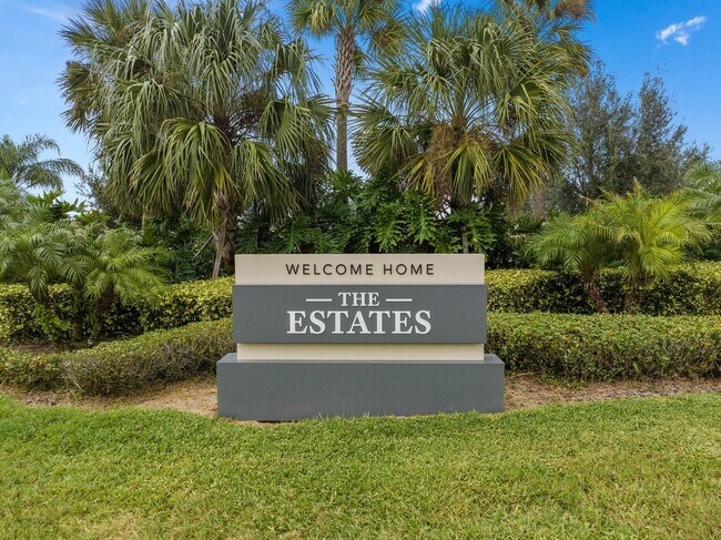 Building Photo - Large Beautiful Legacy Park Villa: 5BR, Pool & Near Disney