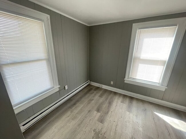 Building Photo - Single Family 3 Bedroom