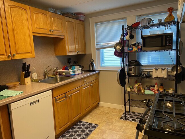 Building Photo - 76 Endicott Ave