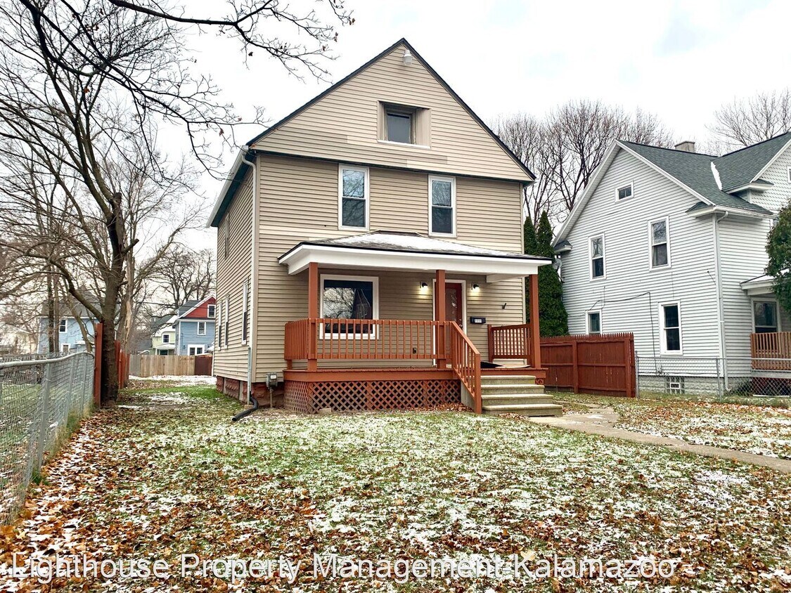 Primary Photo - 3 br, 1.5 bath House - 1111 Clinton Ave