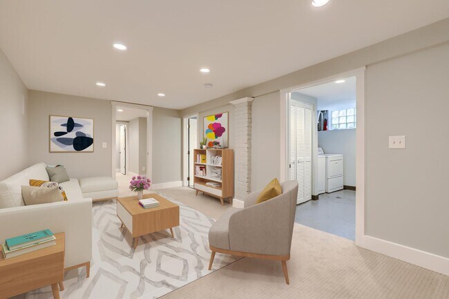 Foto del edificio - Sophisticated Highlands home walkable to p...