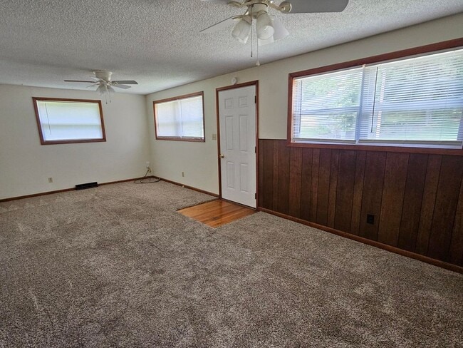 Building Photo - Single Family Home - 3BR-1BA - New Haven M...