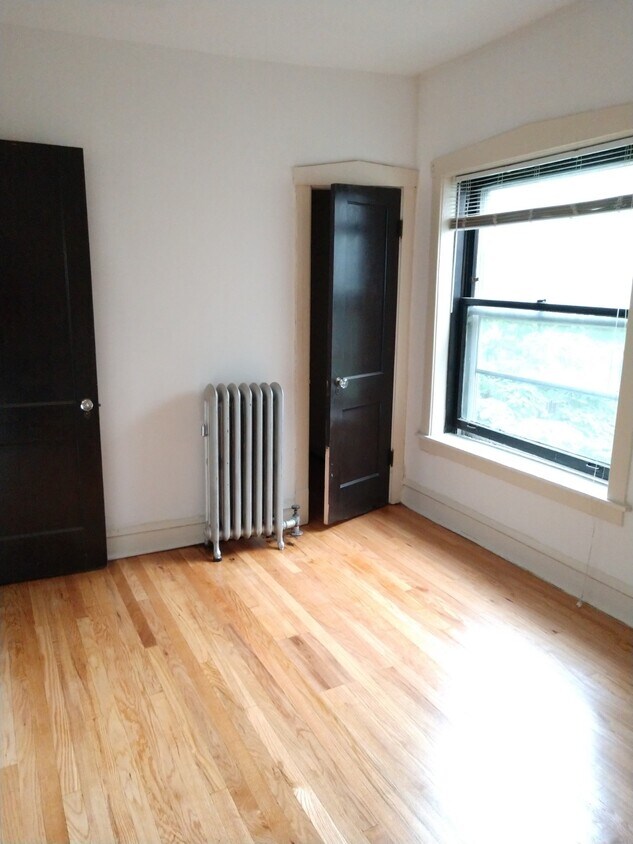Primary Photo - 1438 W Thorndale Ave
