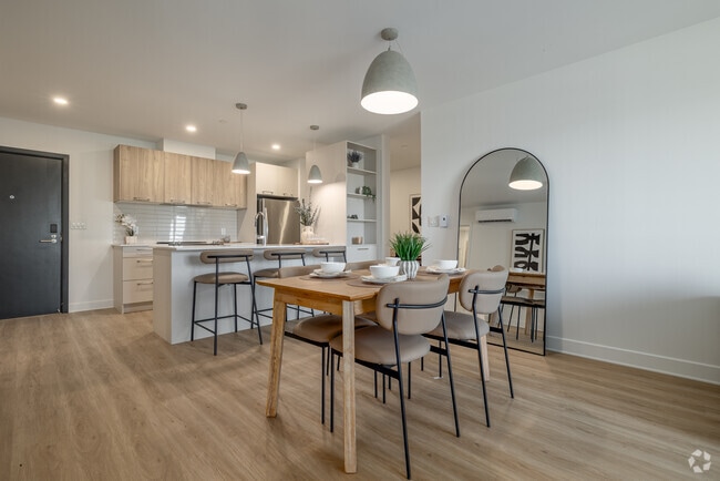 1BR, 1BA - 866SF - Dining Room - Urban West